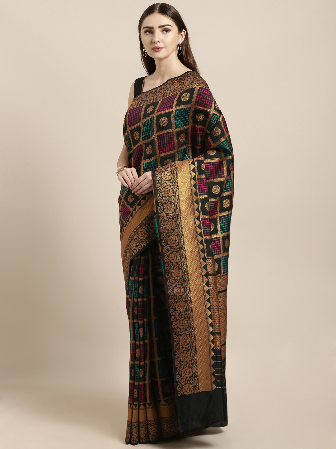 

Mitera Black & Gold-Toned Silk Blend Woven Design Kanjeevaram Saree