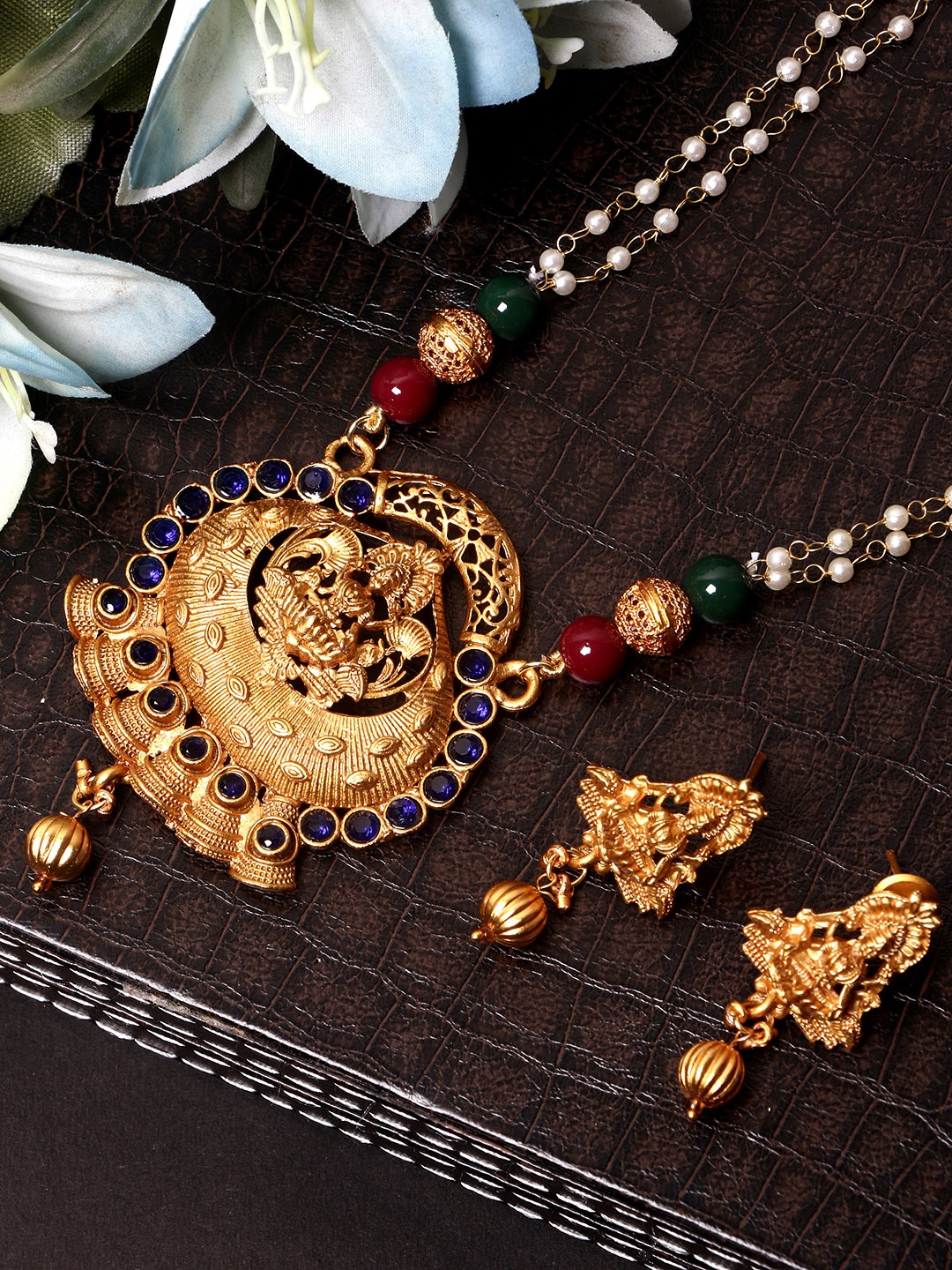 

Anikas Creation Women Gold-Plated & White Stone Studded Maa Laxmi Jewellery Set