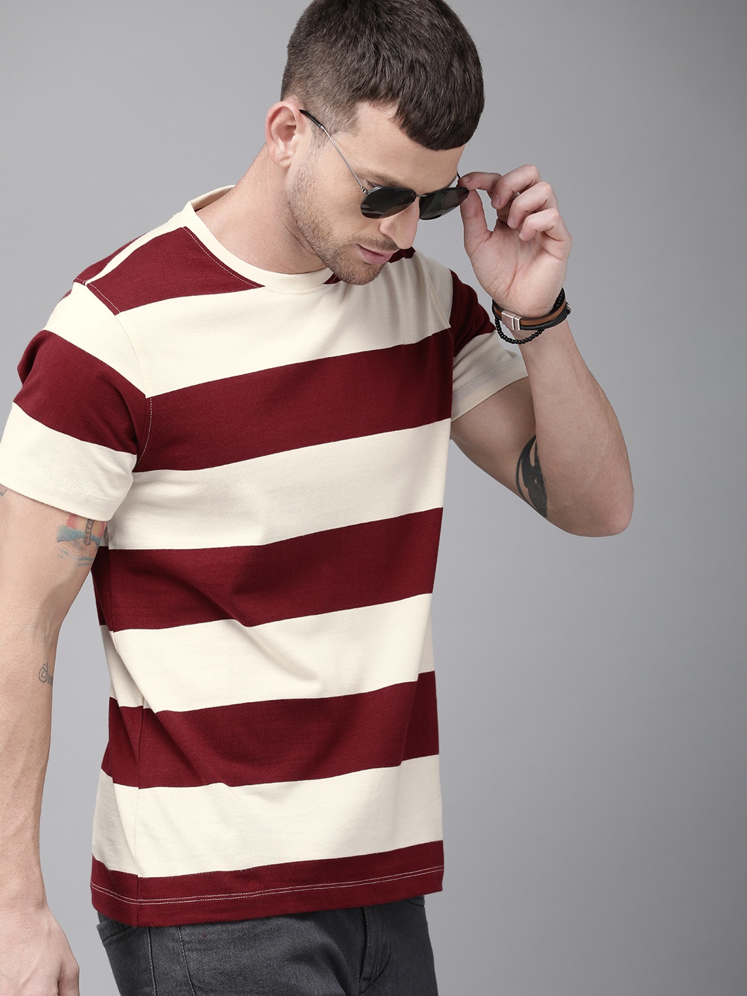 

Roadster Men Maroon Cream-Coloured Striped Round Neck Pure Cotton T-shirt