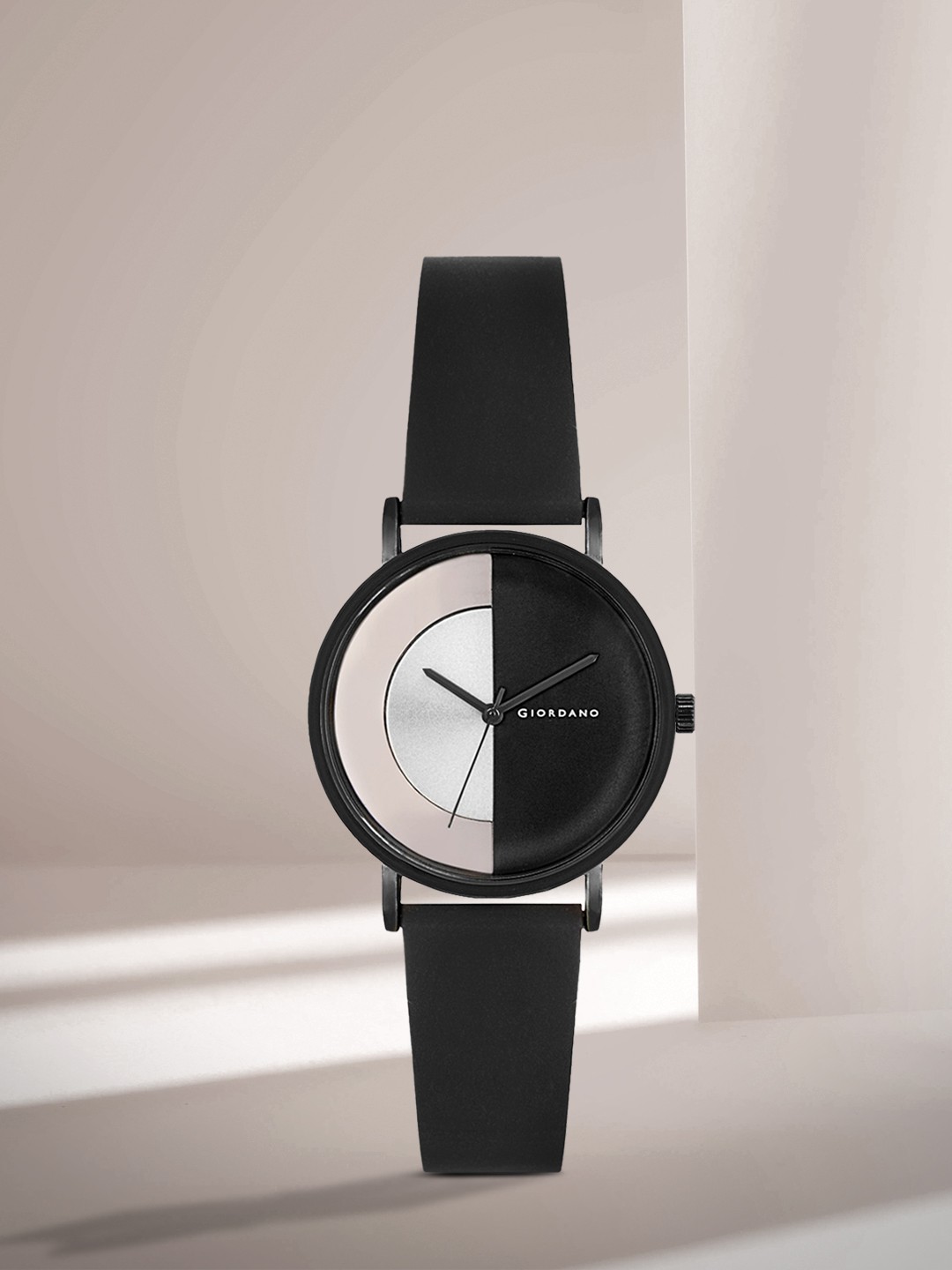 

GIORDANO Women Black & Silver-Toned Analogue Watch C1169-01