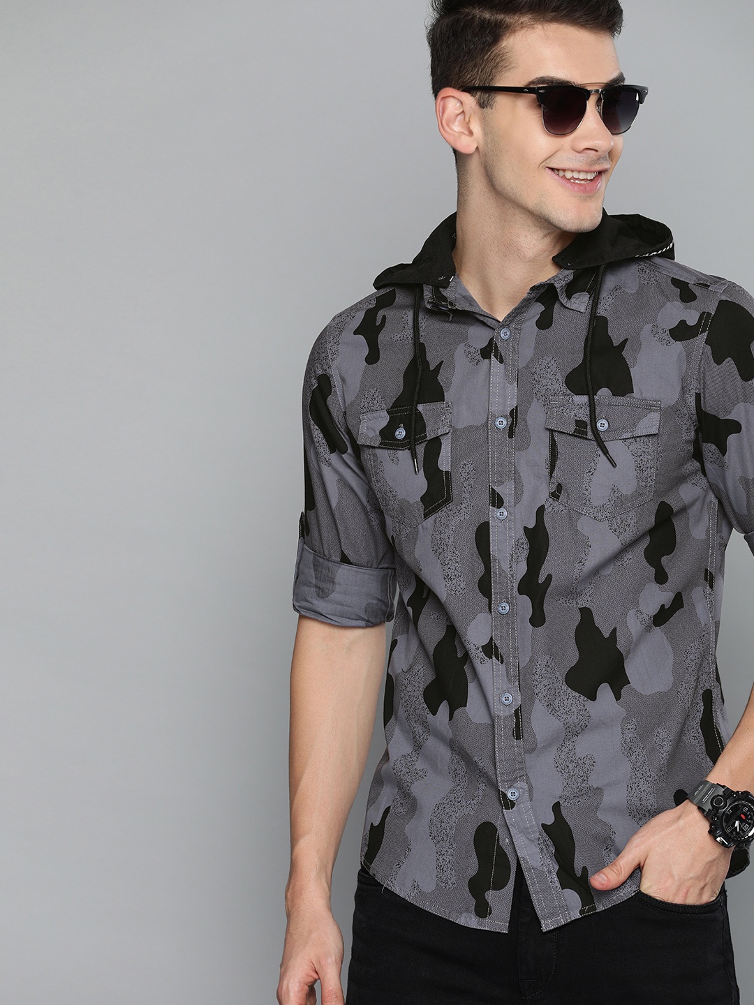 

HERE&NOW Men Grey & Black Slim Fit Printed Casual Hooded Shirt