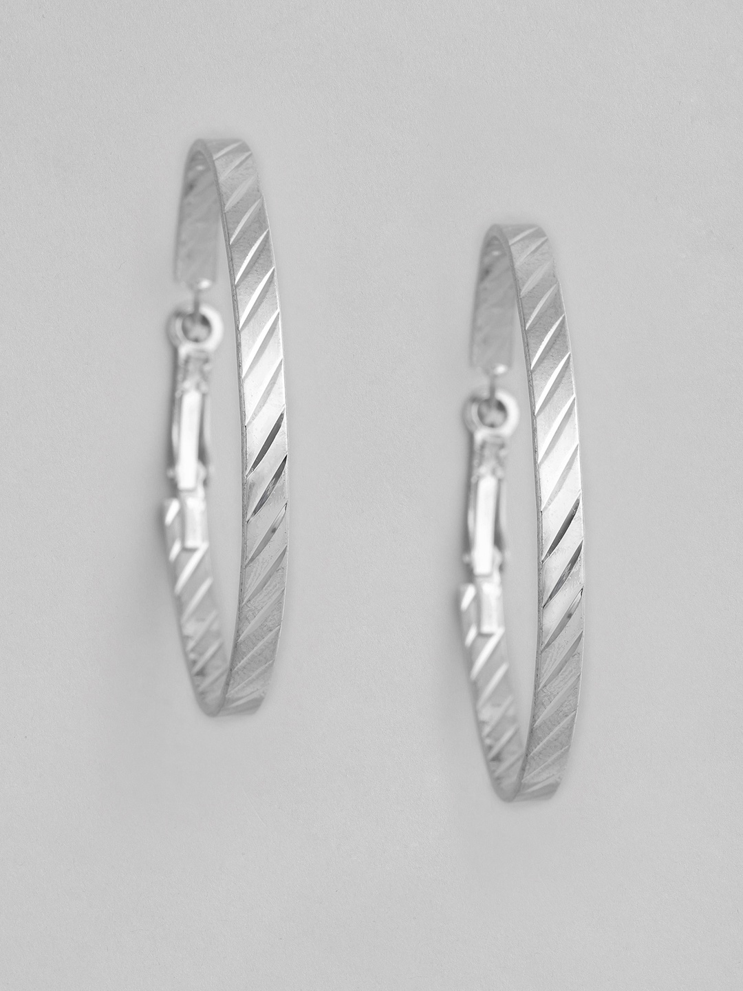 

justpeachy Silver-Plated Textured Circular Hoop Earrings