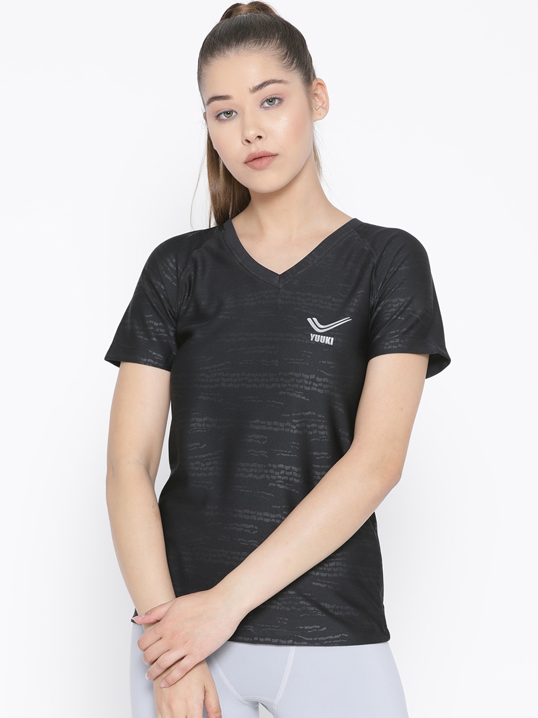

Yuuki Women Black Printed Slim Fit V-Neck T-shirt