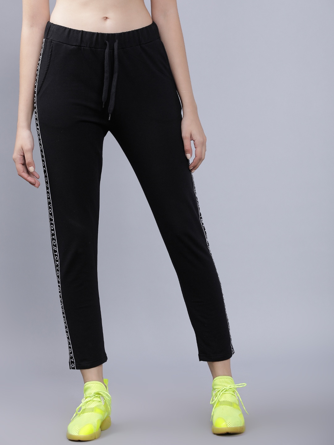 

Tokyo Talkies Women Black Solid Slim-Fit Cropped Track Pants