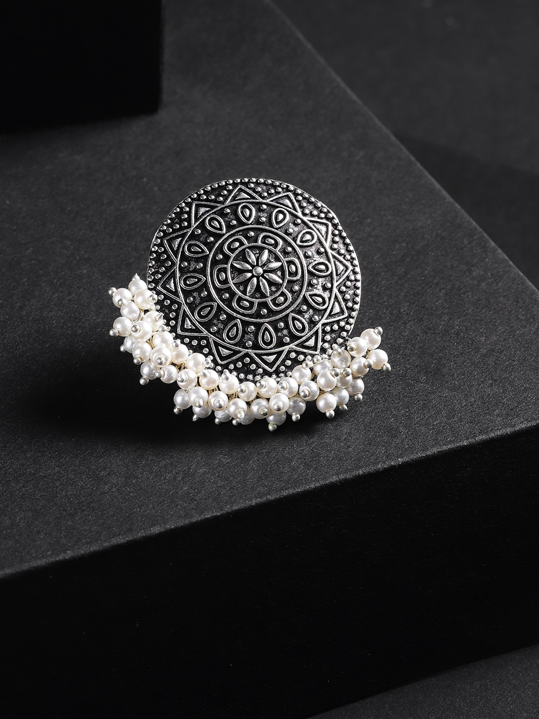 

FIROZA White & Oxidised Silver-Toned Beaded Circular Adjustable Finger Ring