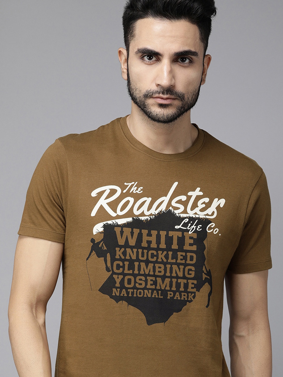 

The Roadster Lifestyle Co Men Olive Brown Printed Round Neck Pure Cotton T-shirt
