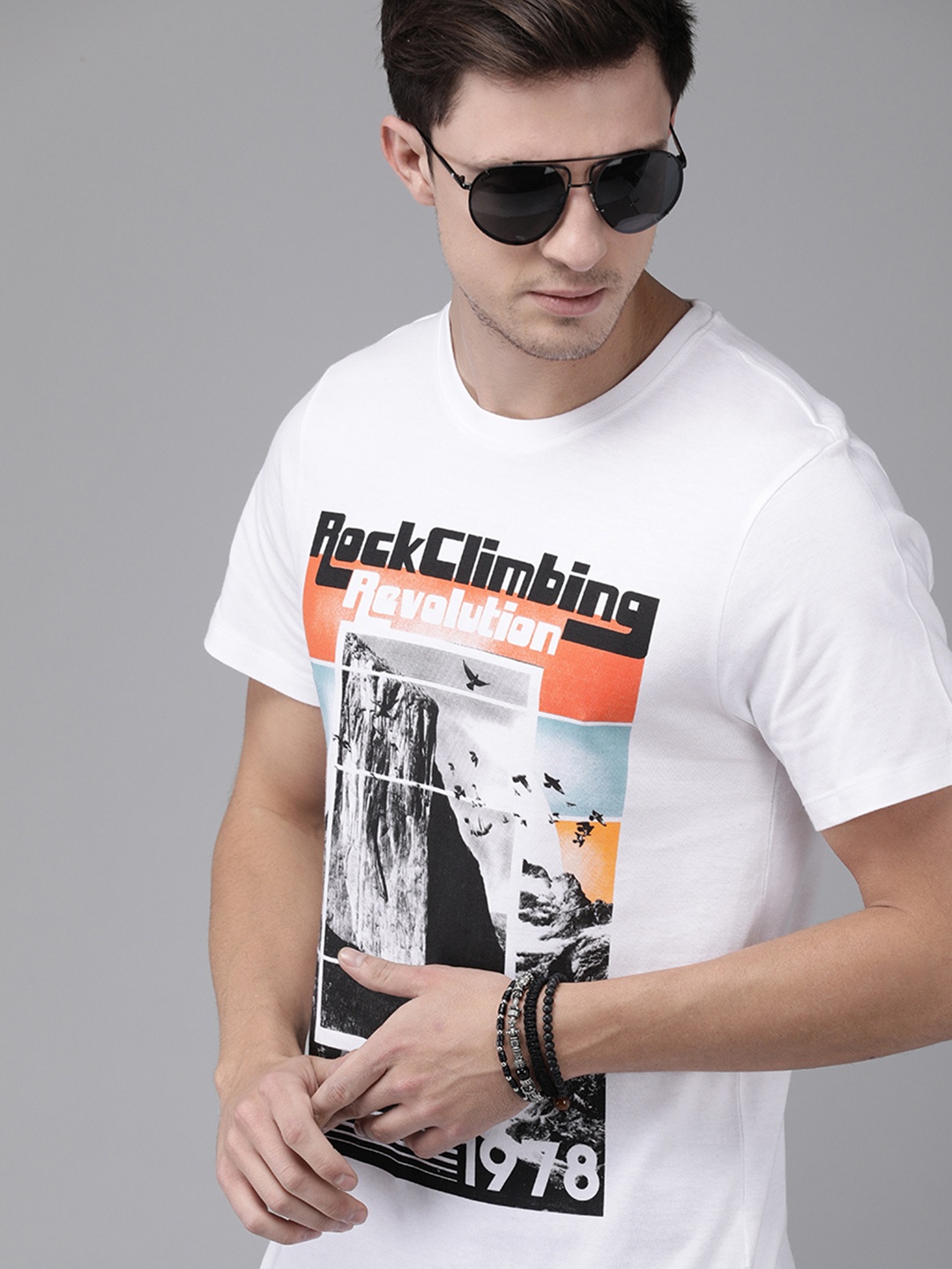 

The Roadster Lifestyle Co Men White Graphic Printed Round Neck Pure Cotton T-shirt
