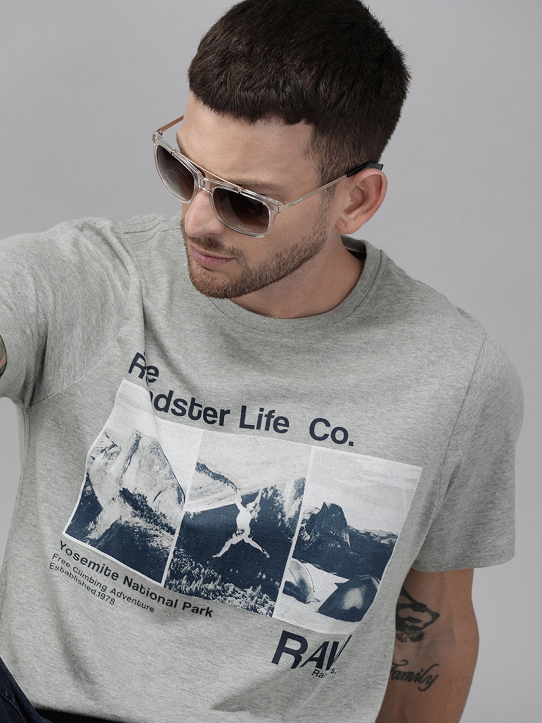 

Roadster Men Grey Printed Round Neck T-shirt