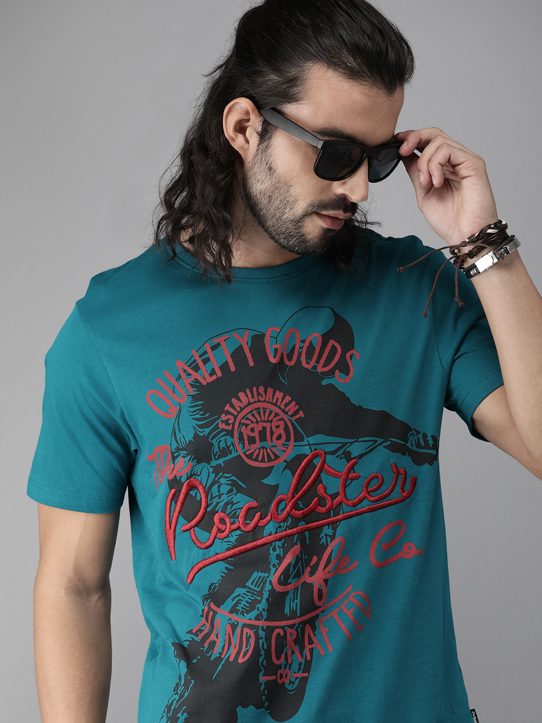 

The Roadster Lifestyle Co Men Teal Blue Printed Round Neck Pure Cotton T-shirt With Embroidered Detail