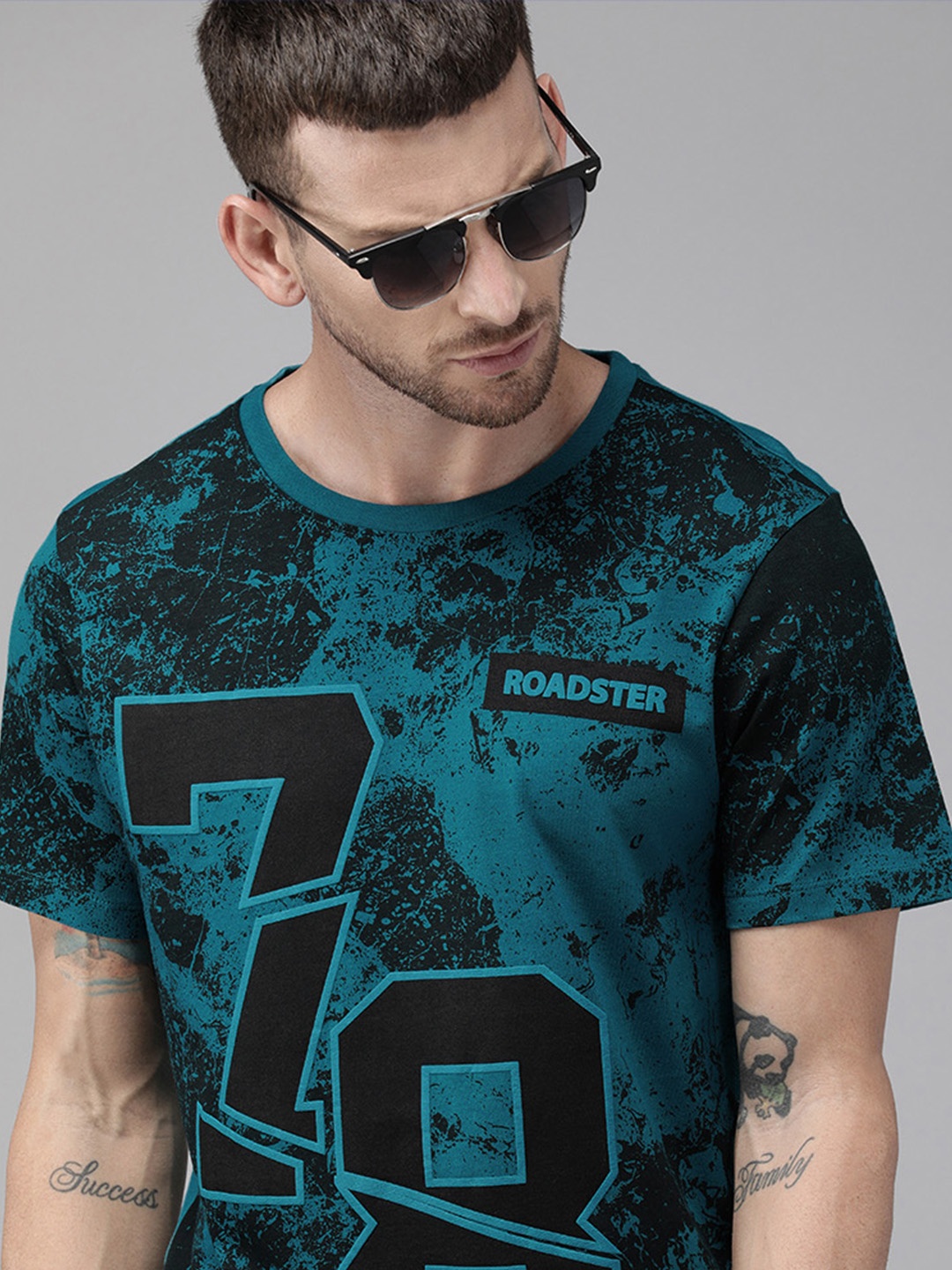 

Roadster Men Teal Blue Black Printed Pure Cotton T-shirt