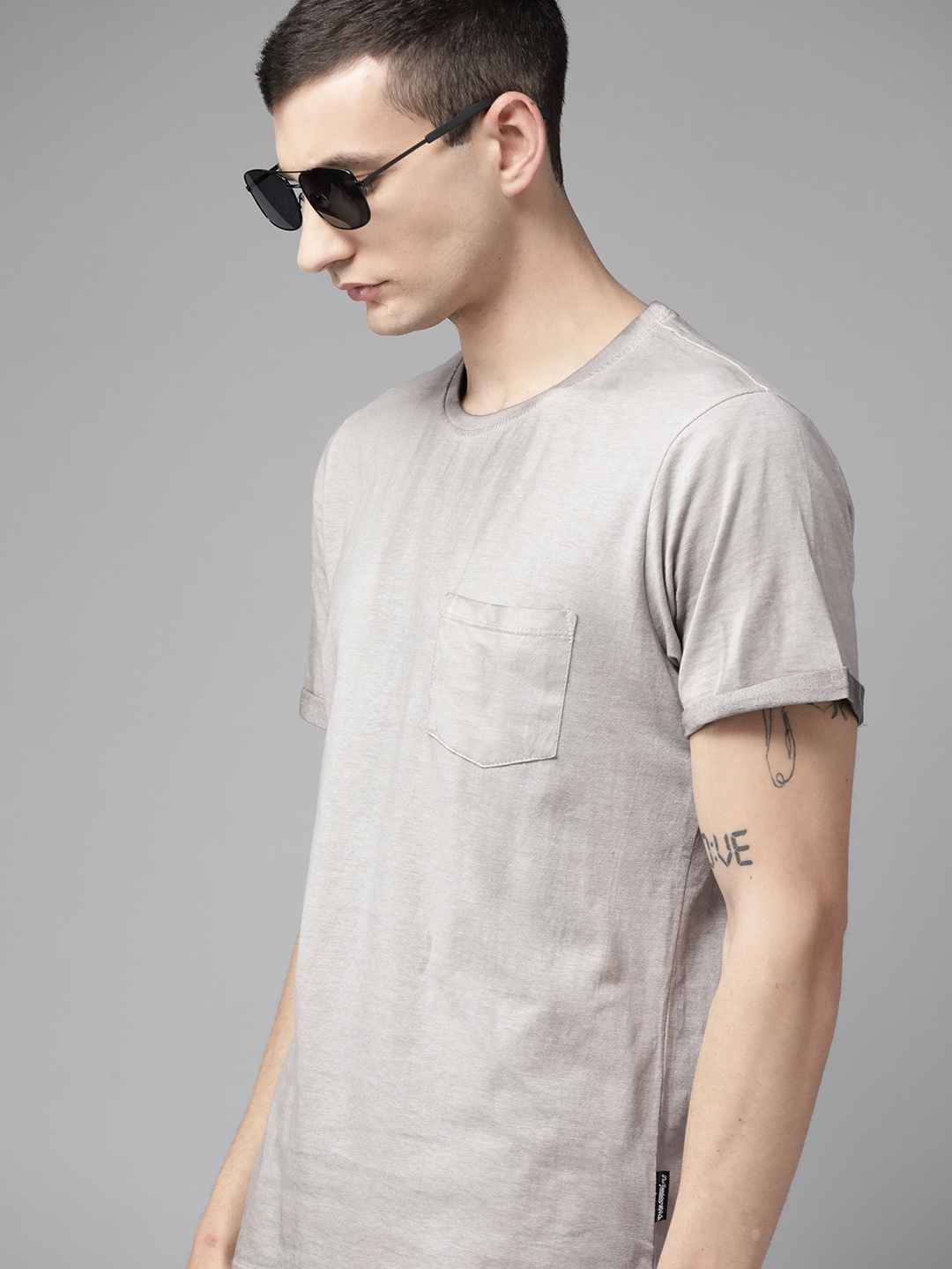 

The Roadster Lifestyle Co. Men Grey Tie and Dye Dyed Pure Cotton T-shirt