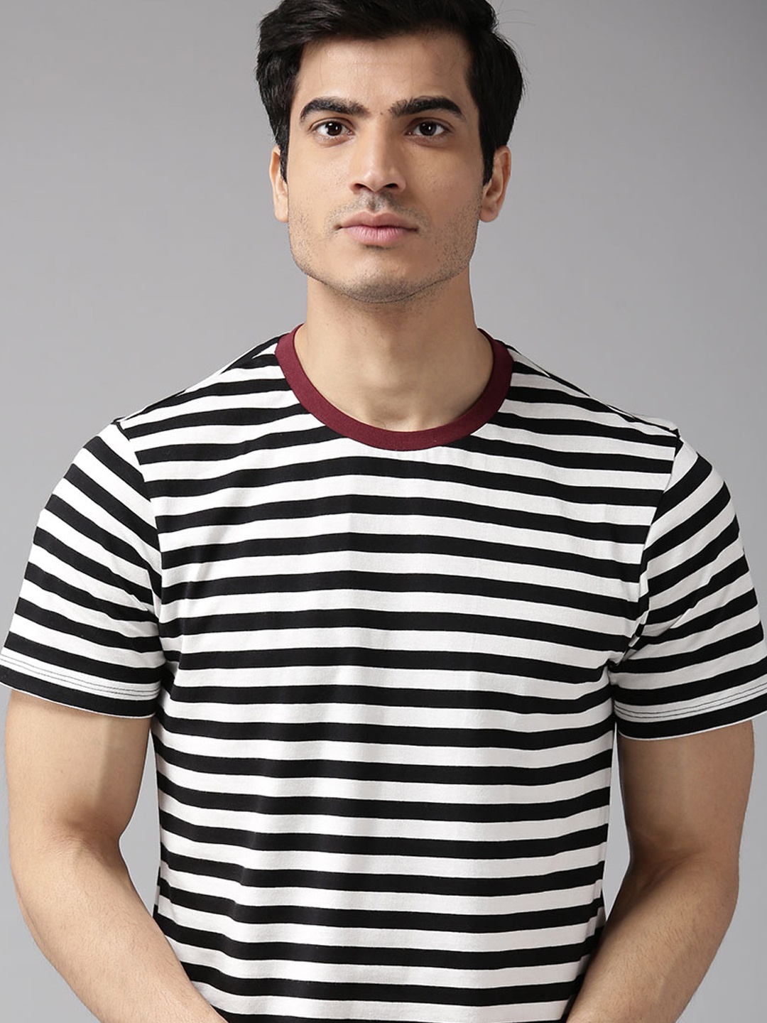 

The Roadster Lifestyle Co Men Black White Striped Round Neck Pure Cotton T-shirt