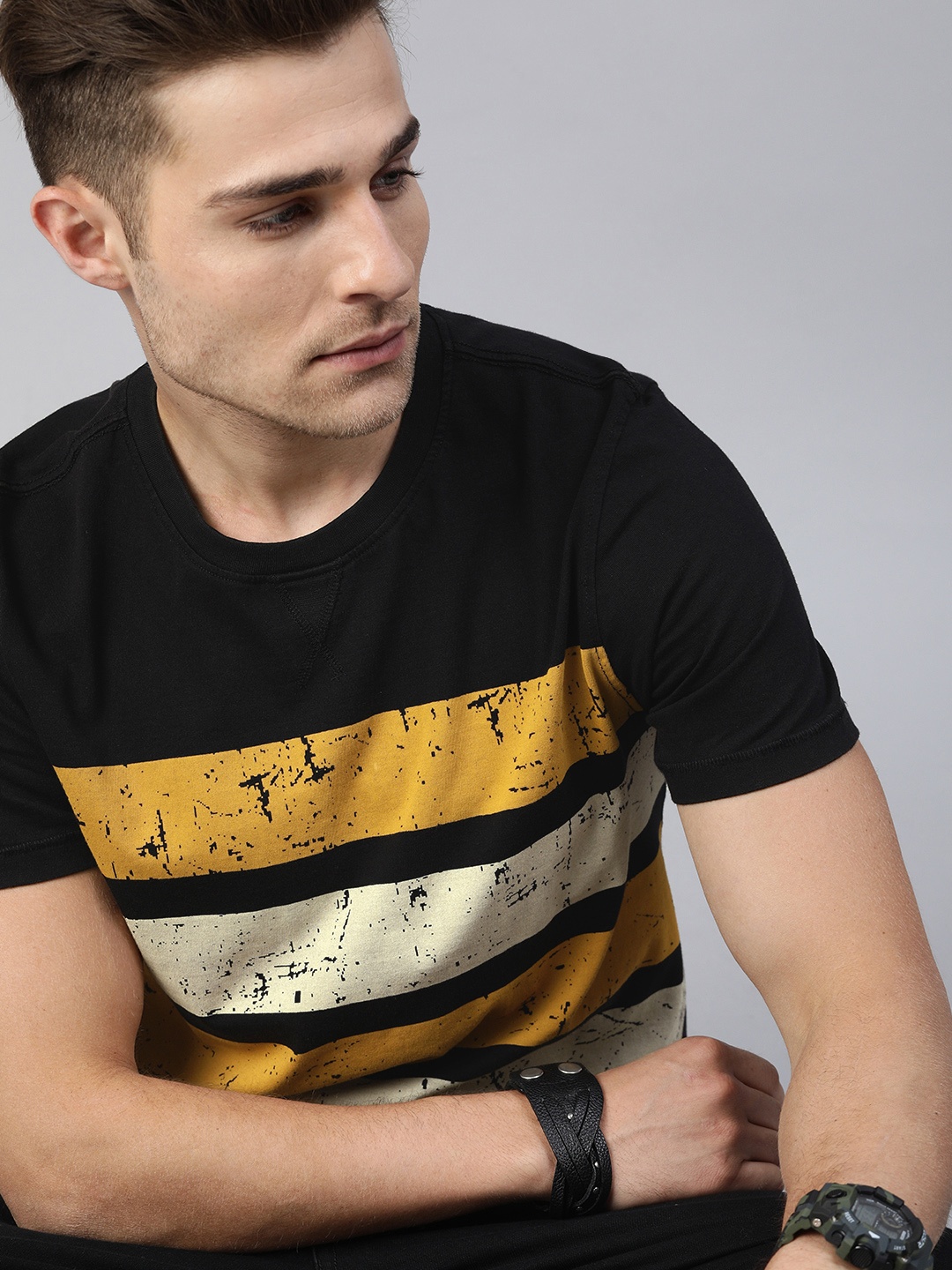 

The Roadster Lifestyle Co Men Black Yellow Striped Round Neck Pure Cotton T-shirt