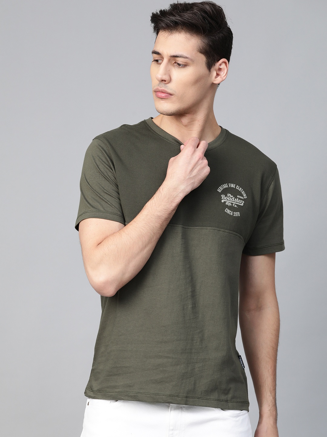 

The Roadster Lifestyle Co Men Olive Green Textured Round Neck T-shirt