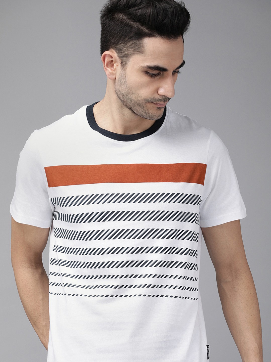 

The Roadster Lifestyle Co Men White & Navy Blue Striped Round Neck T-shirt