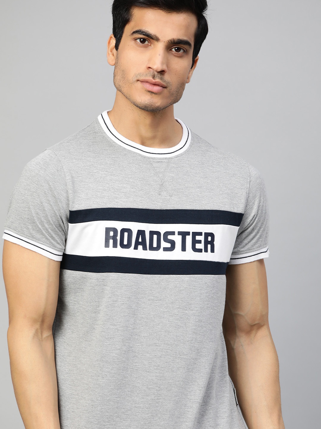 

The Roadster Lifestyle Co Men Grey Melange & Navy Blue Printed Round Neck T-shirt