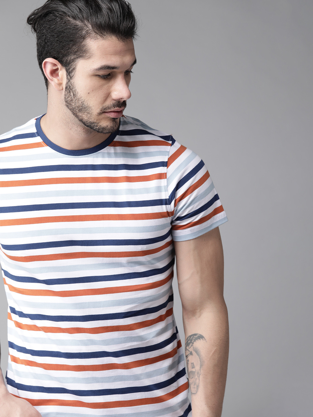 

The Roadster Lifestyle Co Men White & Blue Striped Round Neck T-shirt