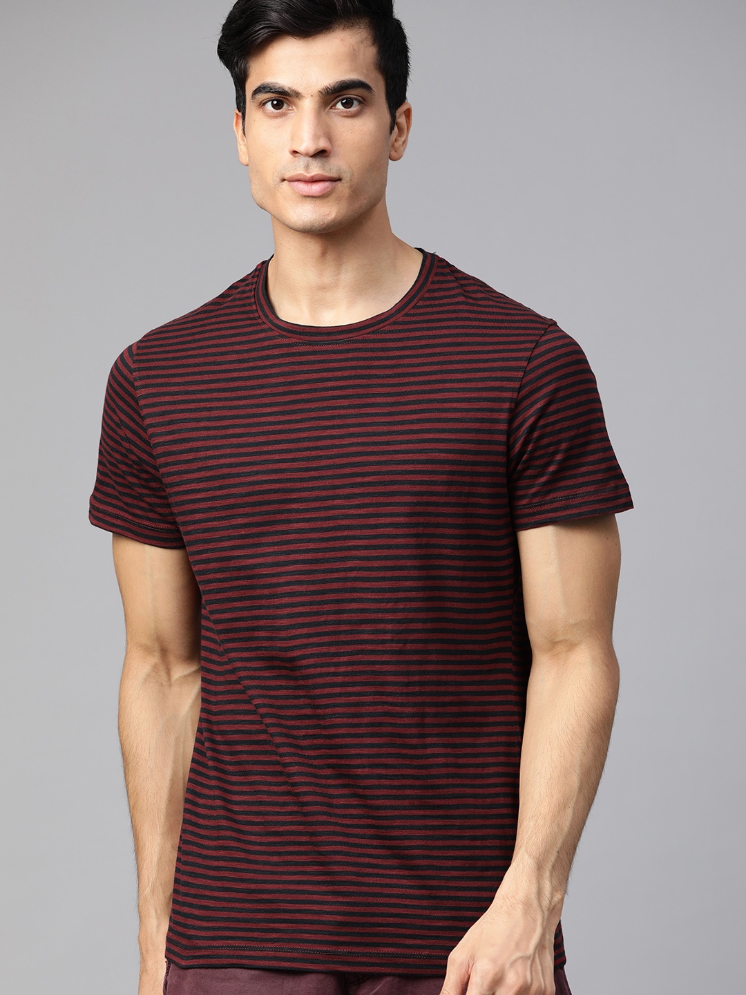 

The Roadster Lifestyle Co Men Maroon & Black Striped Round Neck T-shirt