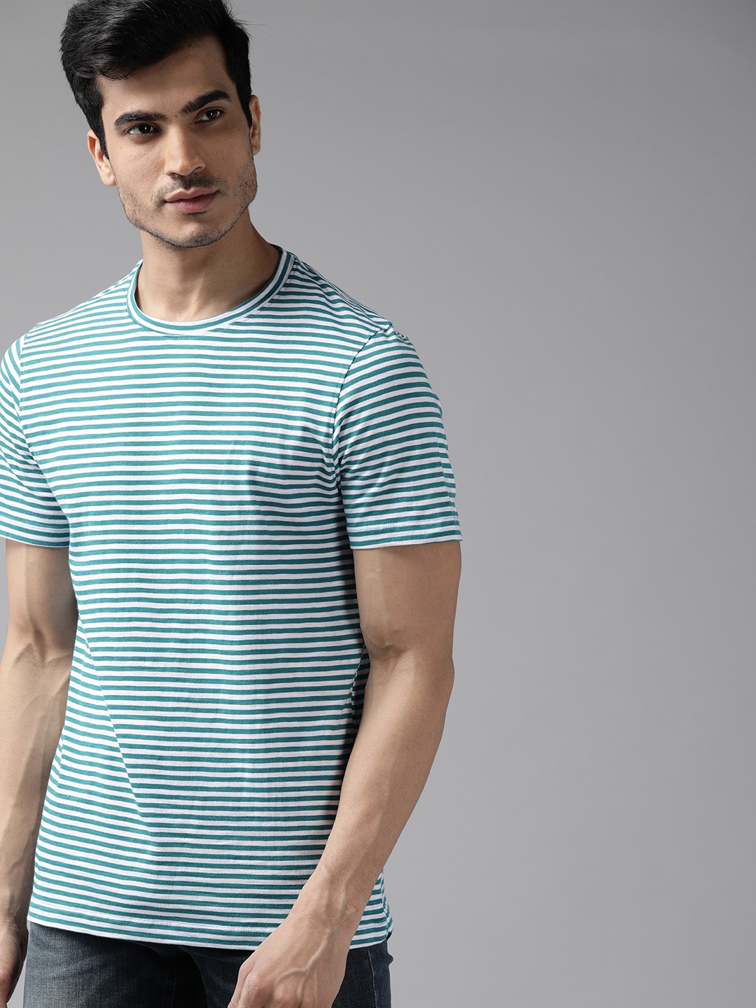 

The Roadster Lifestyle Co Men White & Green Striped Round Neck T-shirt