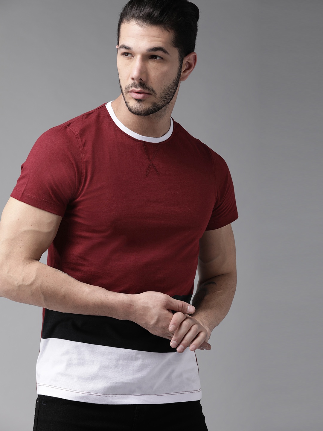 

The Roadster Lifestyle Co Men Maroon Colourblocked Round Neck T-shirt