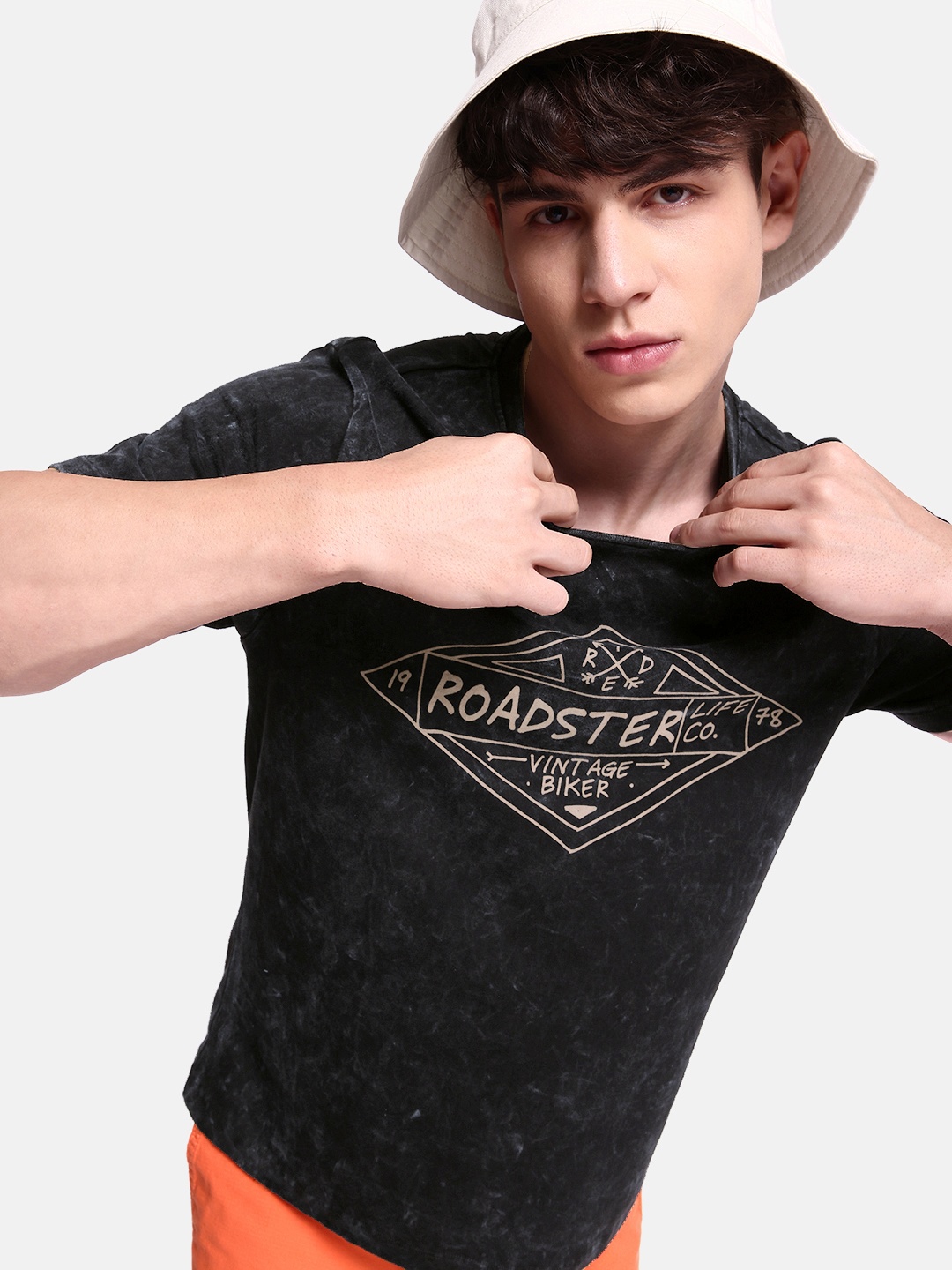 

The Roadster Lifestyle Co. Men Pure Cotton Brand Logo Printed T-shirt, Black