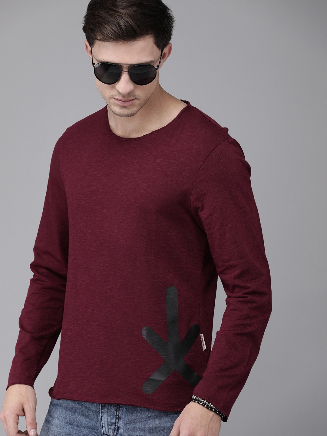 

The Roadster Lifestyle Co Men Maroon Solid Round Neck Pure Cotton T-shirt