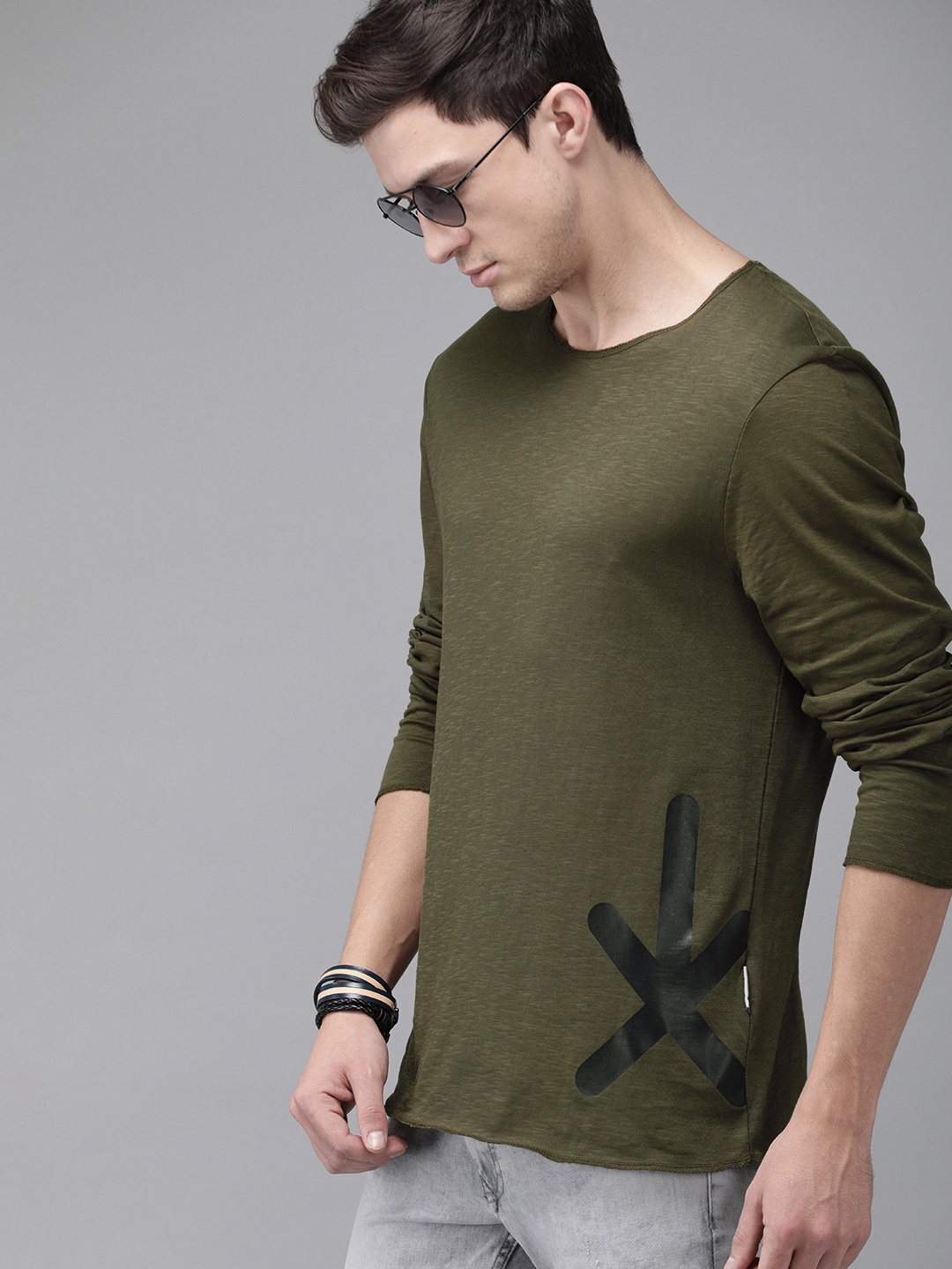 

The Roadster Lifestyle Co Men Olive Green Solid Round Neck Pure Cotton T-shirt