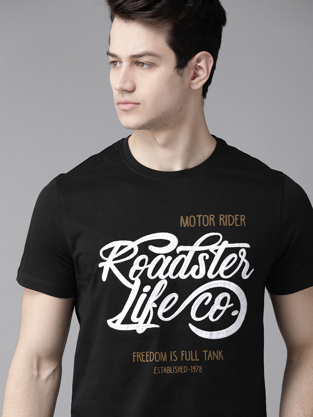 

The Roadster Lifestyle Co Men Black White Pure Cotton Brand Logo Embroidered Round Neck Pure Cotton T-shirt