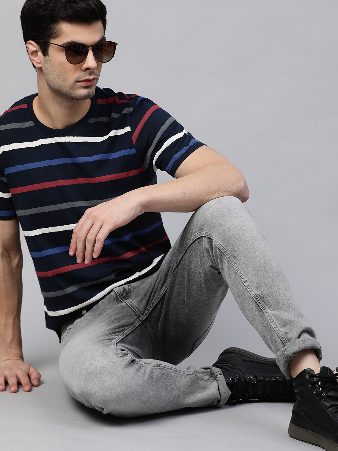 

The Roadster Lifestyle Co Men Navy Striped Pure Cotton T-shirt, Navy blue