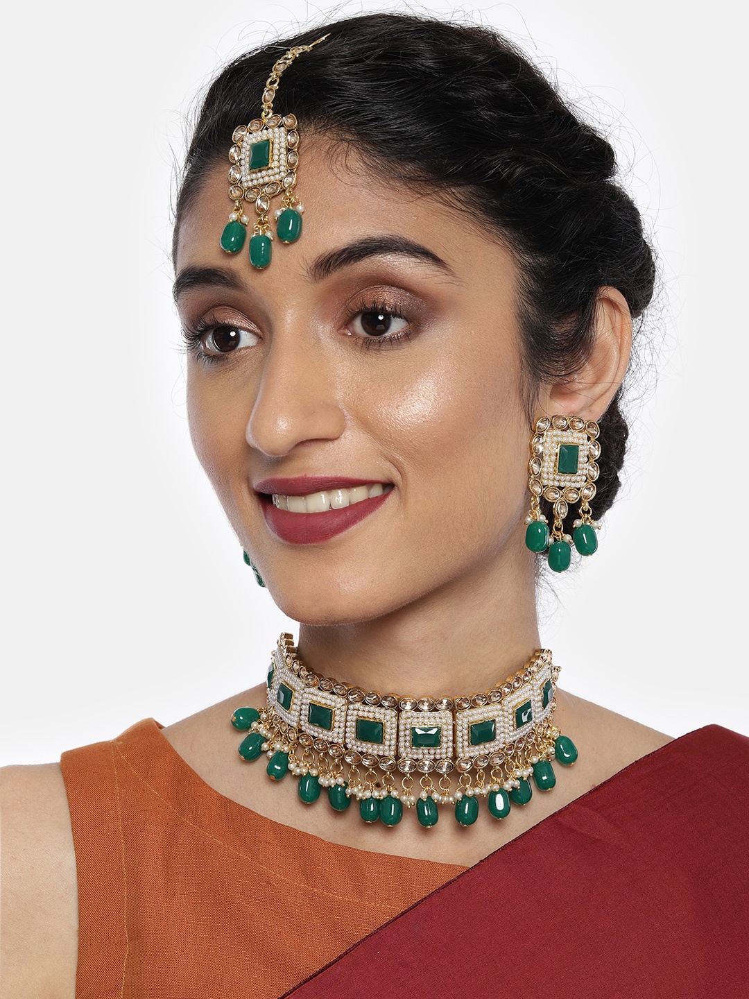 

Zaveri Pearls Ethnic Gold-Plated & Green Stone-Studded Pearls Choker Jewellery Set