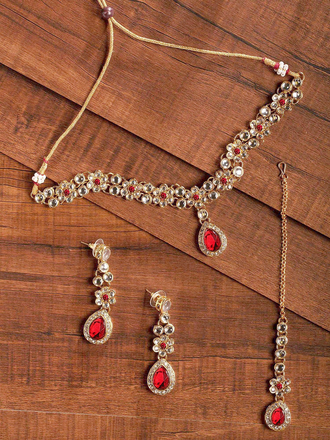 

Zaveri Pearls Red Gold-Plated Kundan Studded Jewellery Set