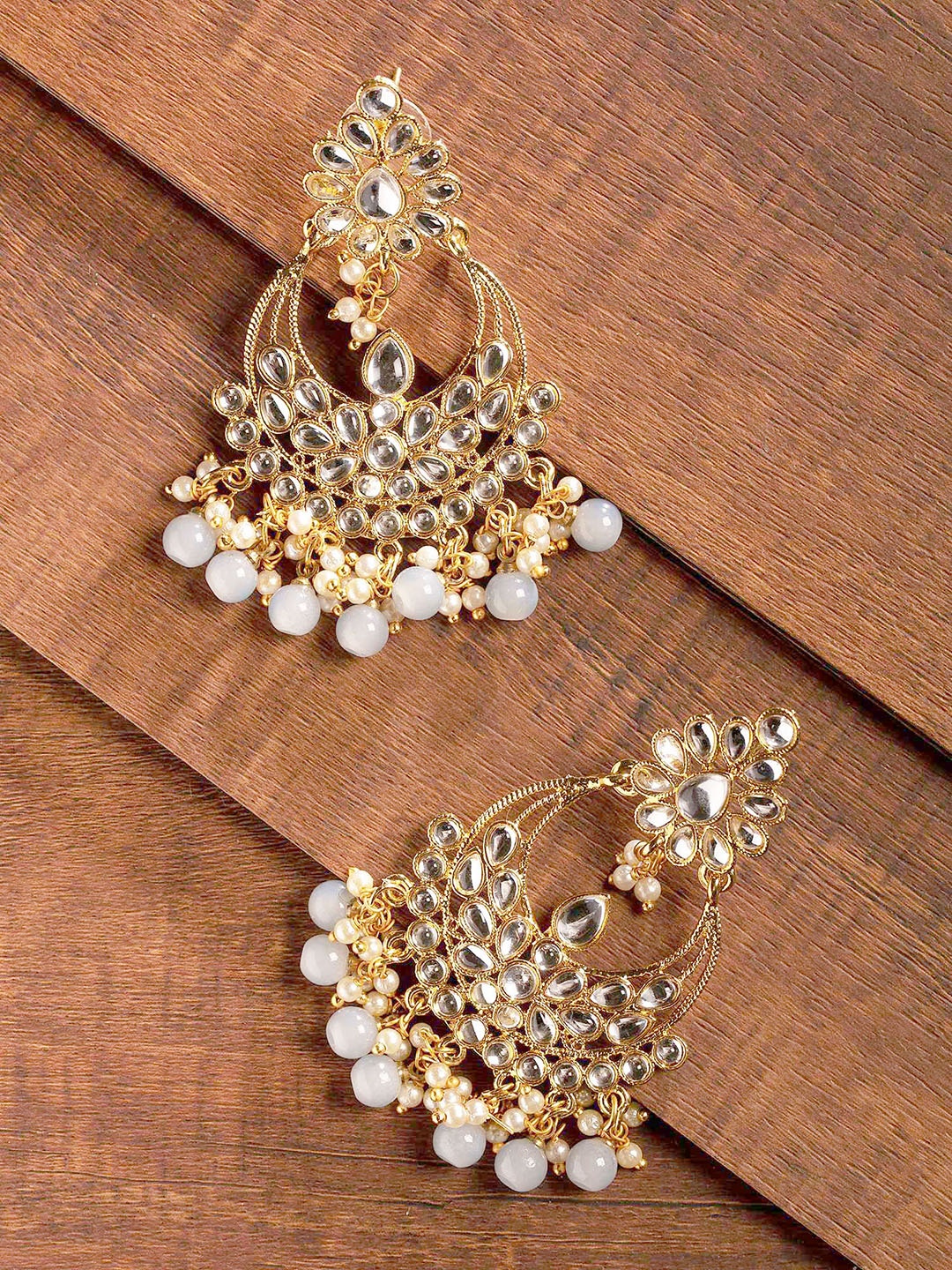 

Zaveri Pearls Gold-Plated & Grey Crescent Shaped Kundan Studded Chandbalis