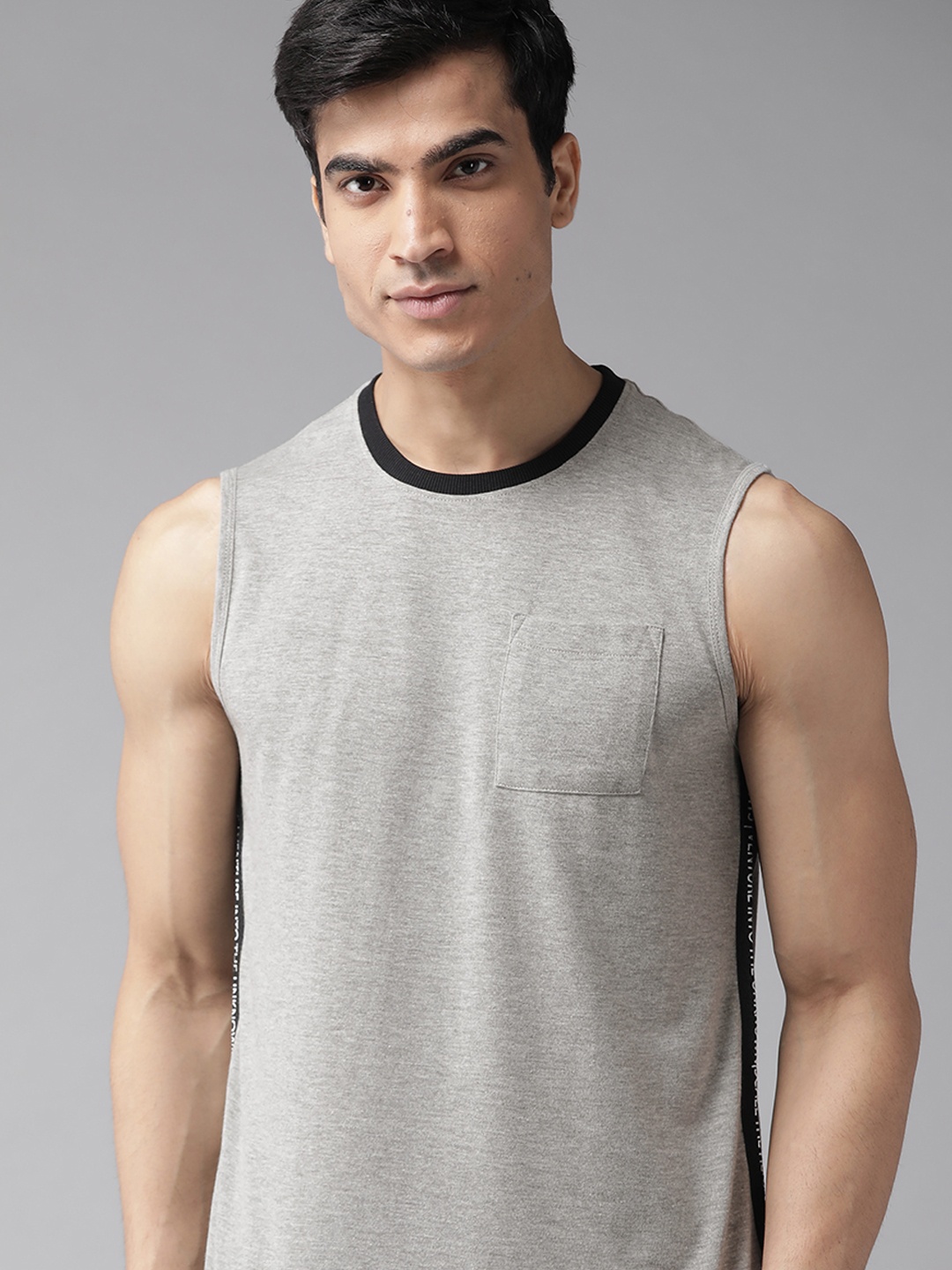 

The Roadster Lifestyle Co Men Grey Melange Solid Round Neck Pure Cotton T-shirt