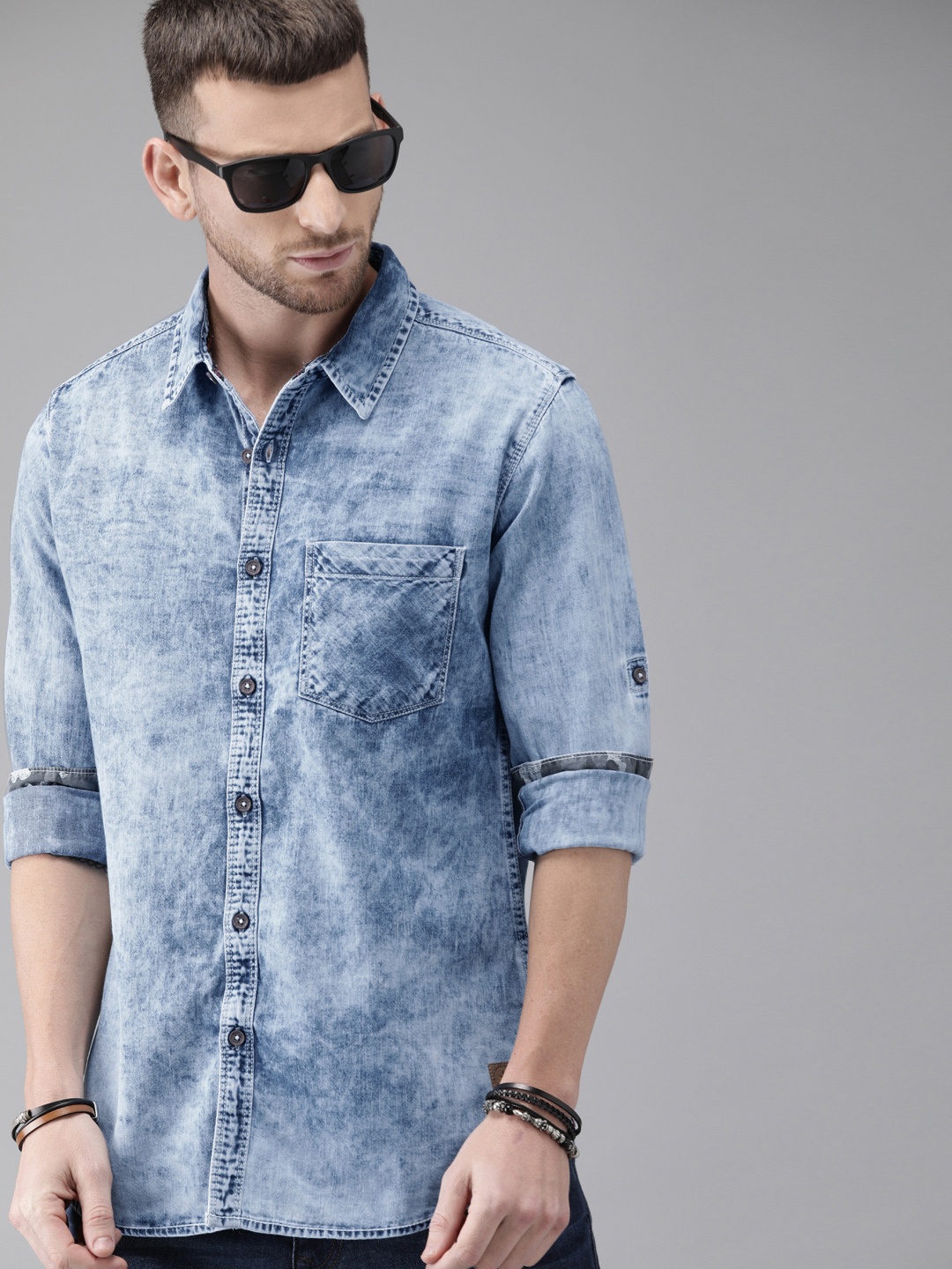 

The Roadster Lifestyle Co Men Blue Regular Fit Solid Casual Denim Shirt