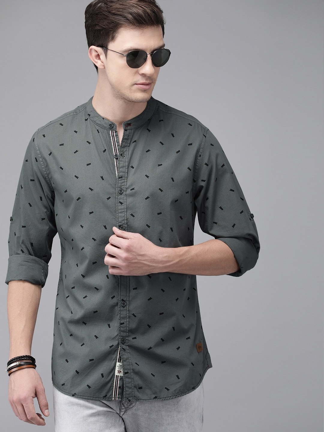 

The Roadster Lifestyle Co Men Green & Black Regular Fit Printed Casual Shirt