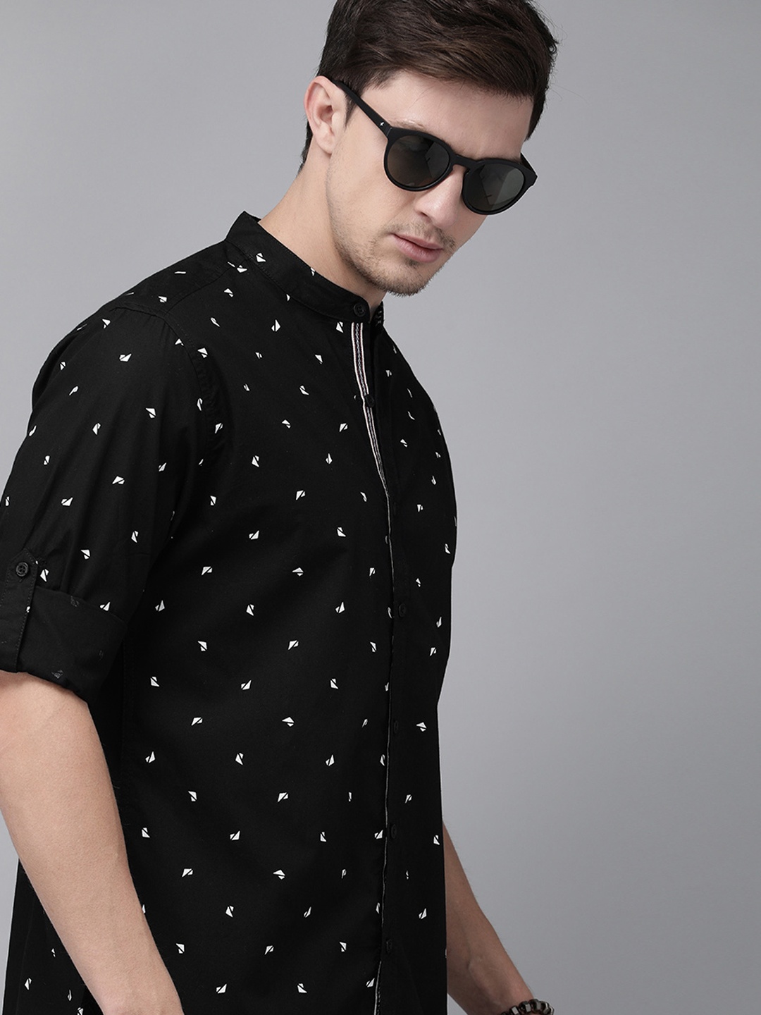

Roadster Men Black & White Regular Fit Printed Casual Shirt