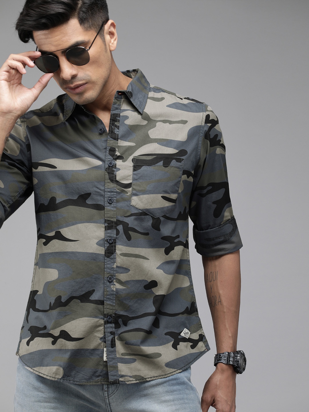 

The Roadster Lifestyle Co Men Grey & Blue Regular Fit Camouflage Printed Casual Shirt