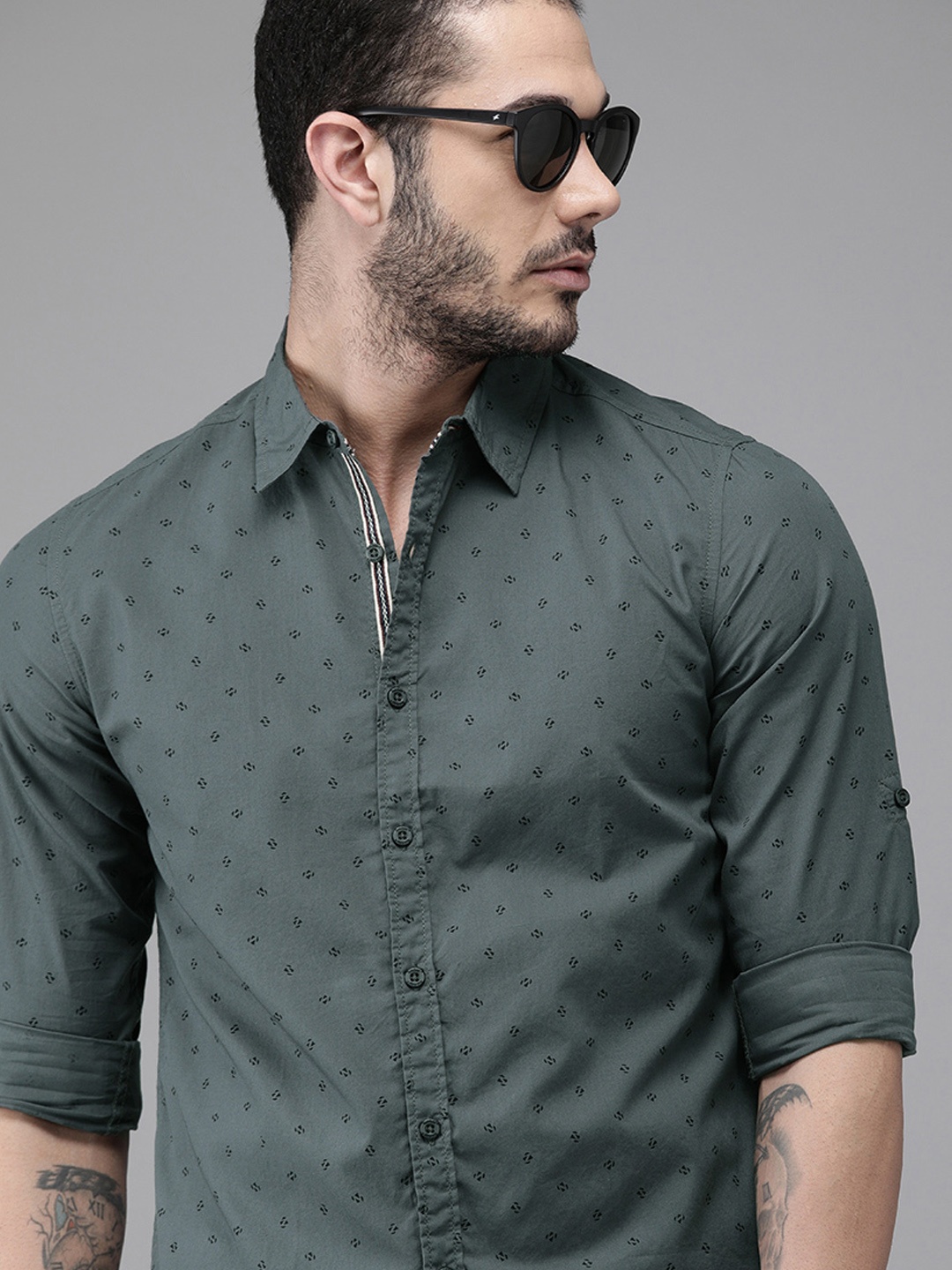 

Roadster Men Grey Regular Fit Printed Casual Shirt