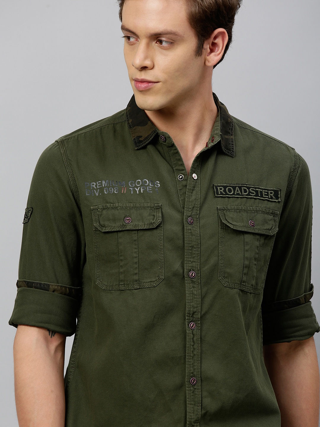 

Roadster Men Olive Green Regular Fit Solid Casual Shirt with Printed Detail