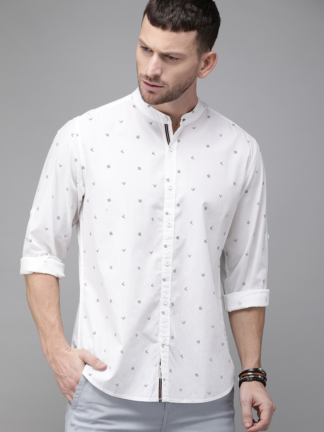 

The Roadster Lifestyle Co Men White & Navy Blue Regular Fit Printed Casual Shirt