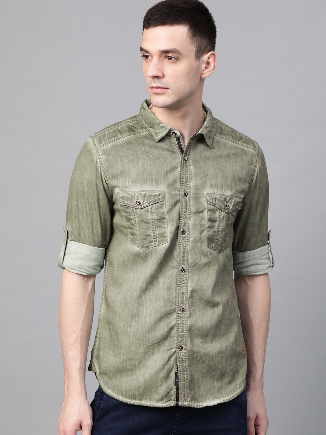 

The Roadster Lifestyle Co Men Olive Green Chambray Regular Fit Washed Slub Casual Shirt