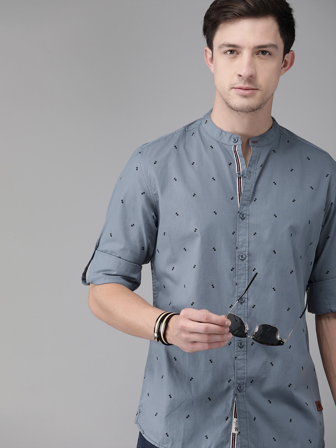 

The Roadster Lifestyle Co Men Blue & Black Regular Fit Printed Casual Shirt