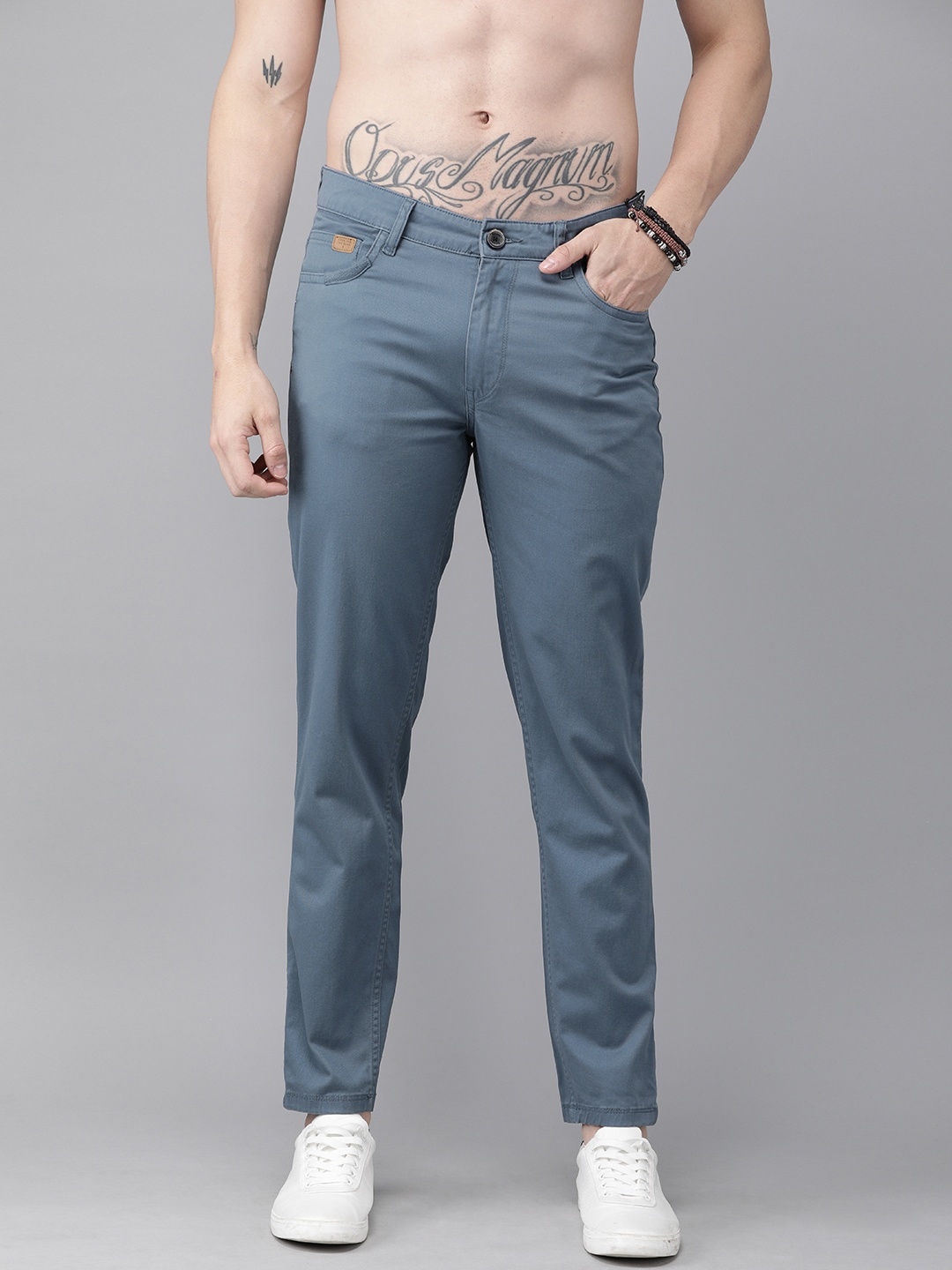 

Roadster Men Grey Regular Fit Solid LYCRA Fiber Chinos