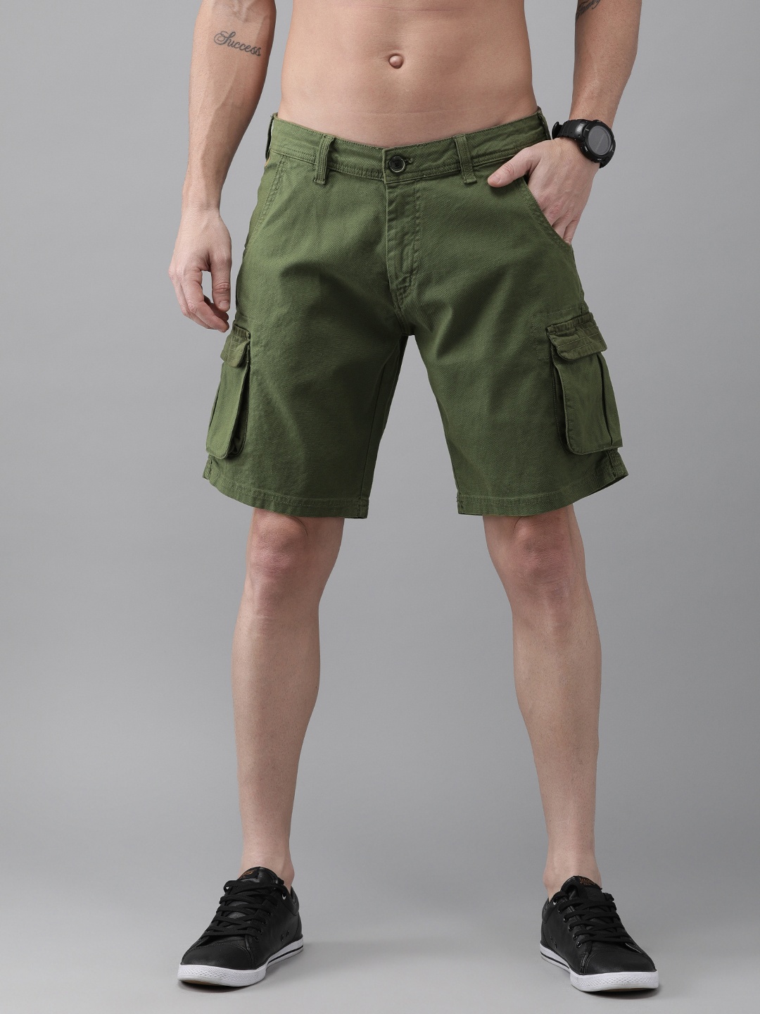 

Roadster Men Olive Green Solid Regular Fit Cargo Shorts