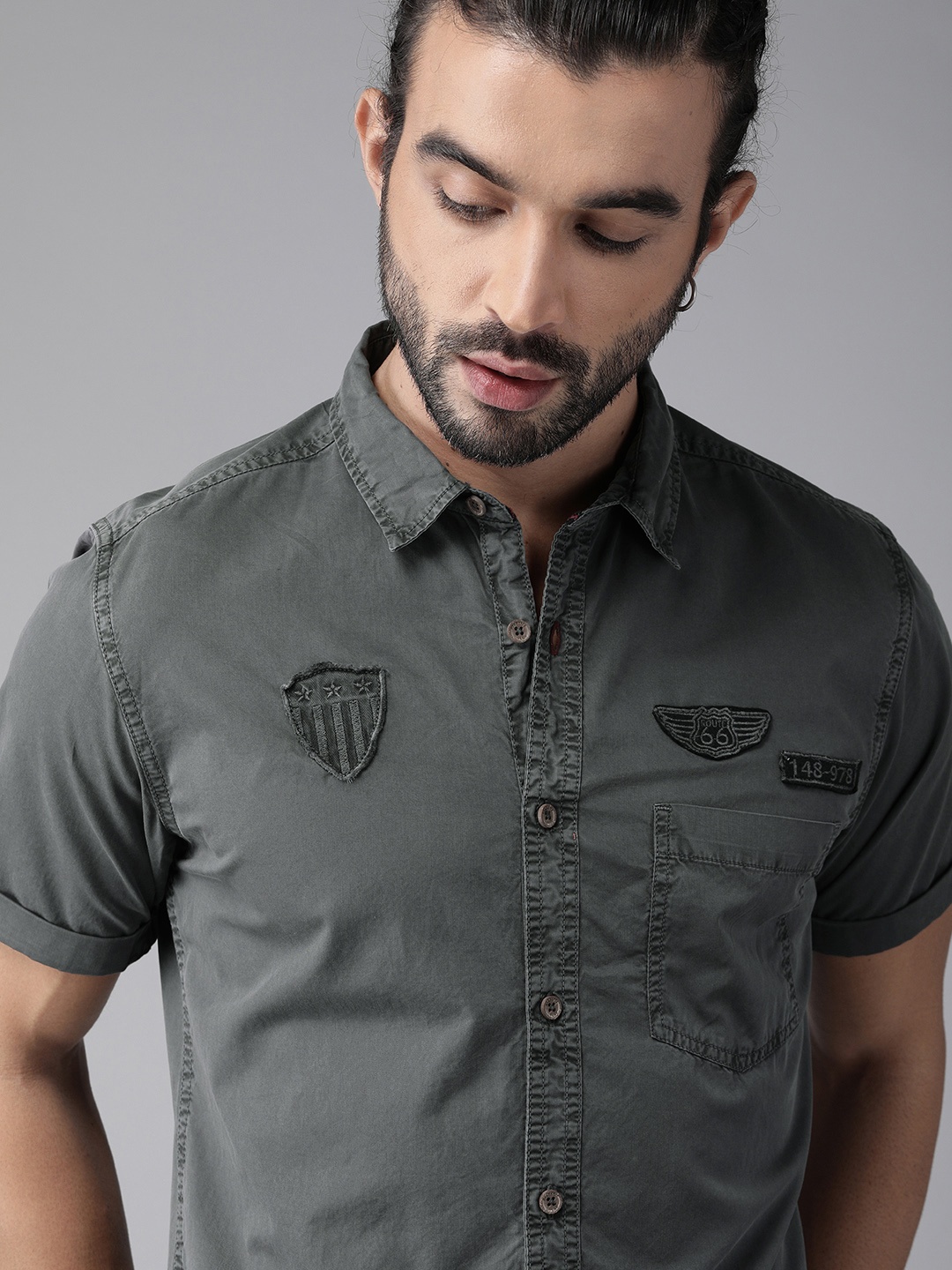 

Roadster Men Charcoal Grey Pure Cotton Casual Shirt