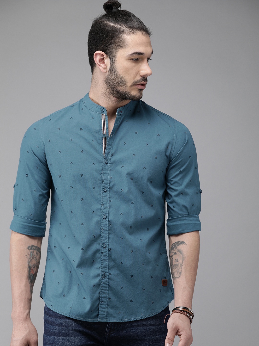 

The Roadster Lifestyle Co Men Teal Blue Regular Fit Printed Casual Shirt