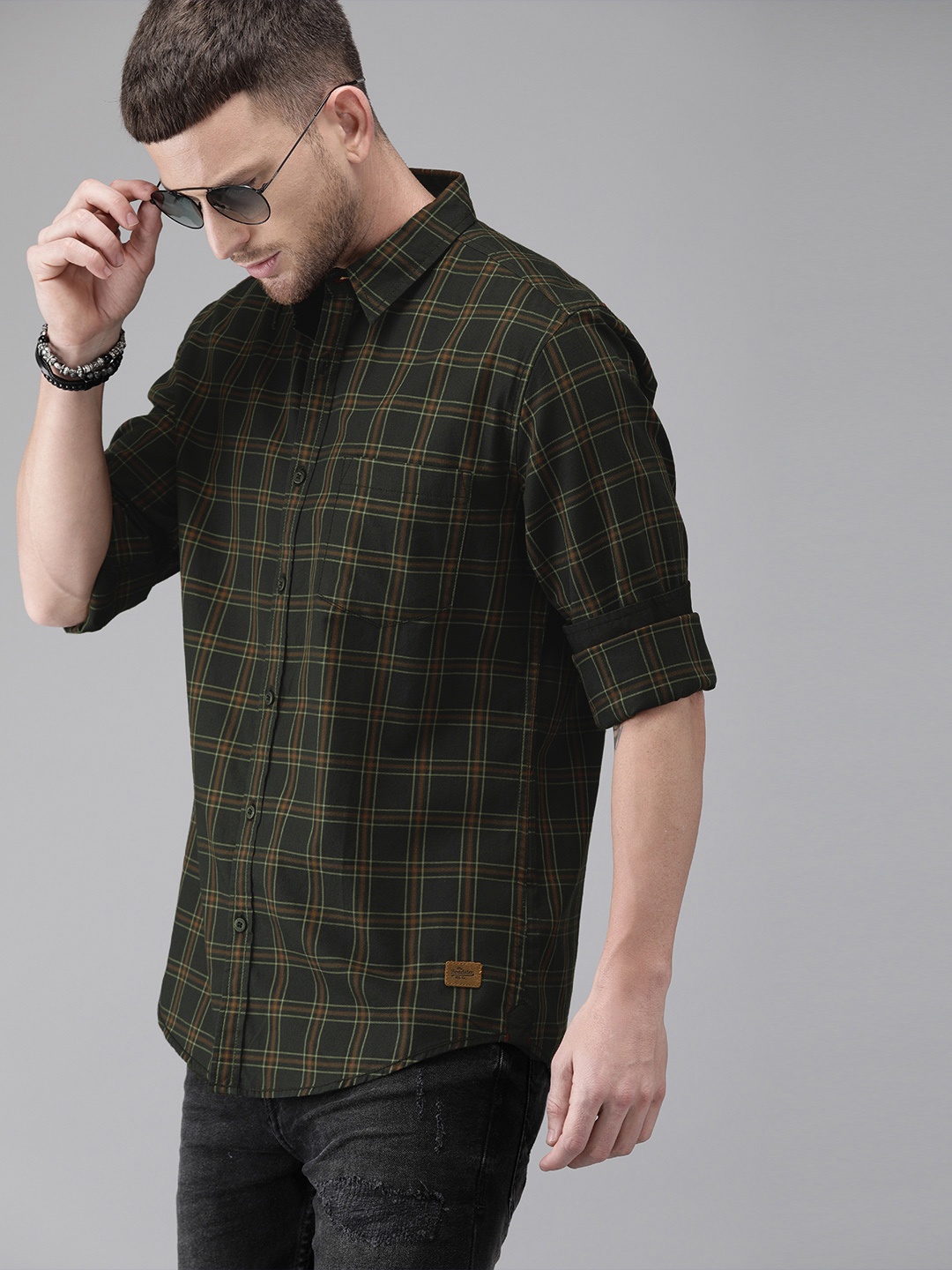 

Roadster Men Black & Green Regular Fit Checked Casual Shirt