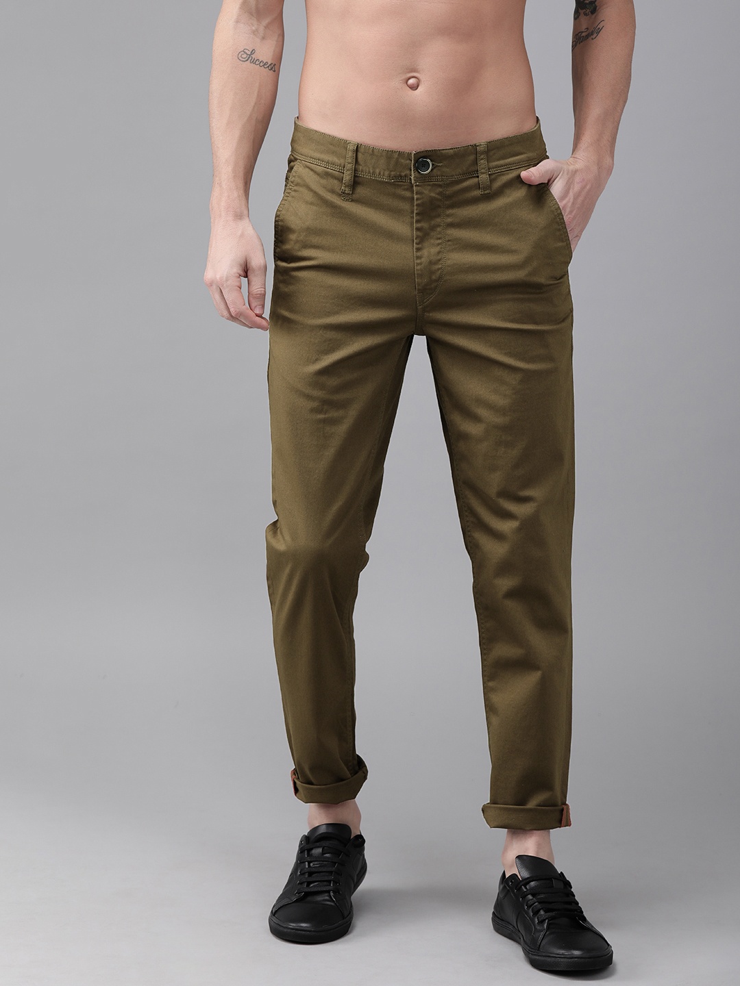 

The Roadster Lifestyle Co Men Khaki Tapered Fit Solid Regular Trousers