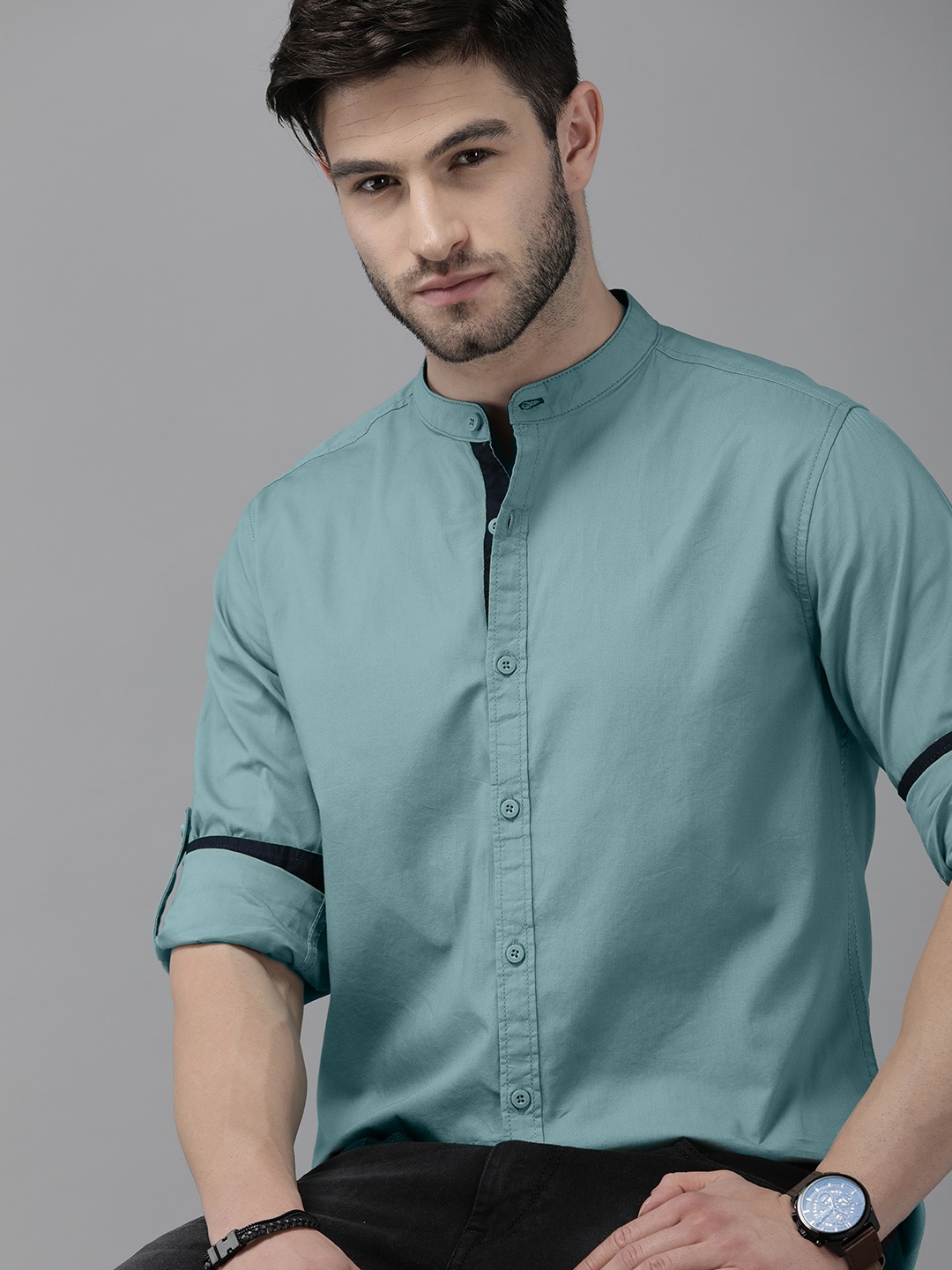 

The Roadster Lifestyle Co Men Green Solid Mandarin Collared Casual Shirt