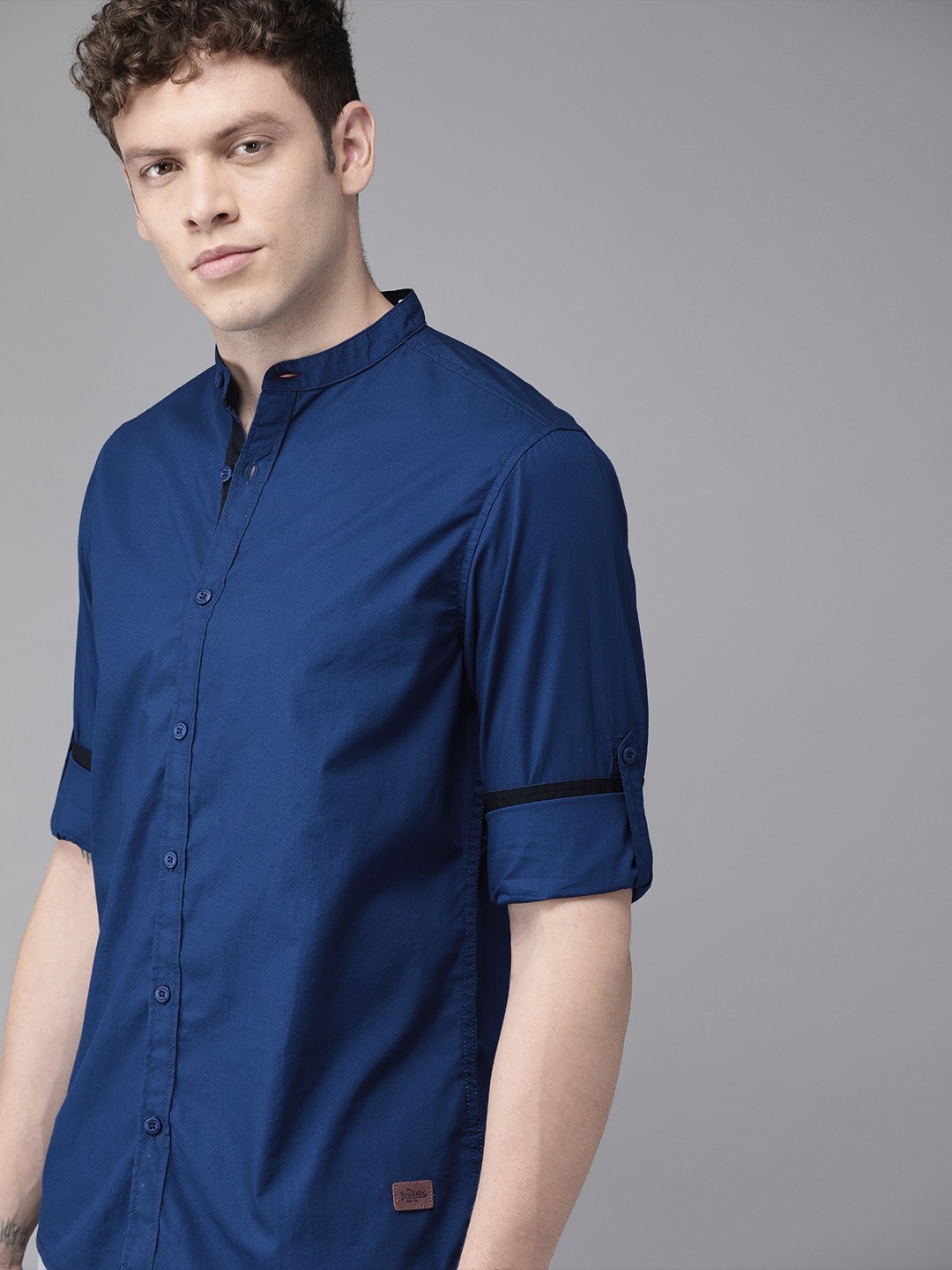 

The Roadster Lifestyle Co Men Navy Blue Regular Fit Solid Casual Shirt